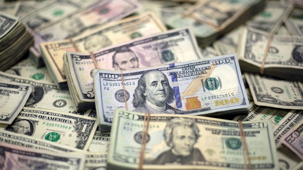 US stock markets hit record highs in 2025 despite tariffs and AI concerns, with analysts forecasting continued growth into 2026,