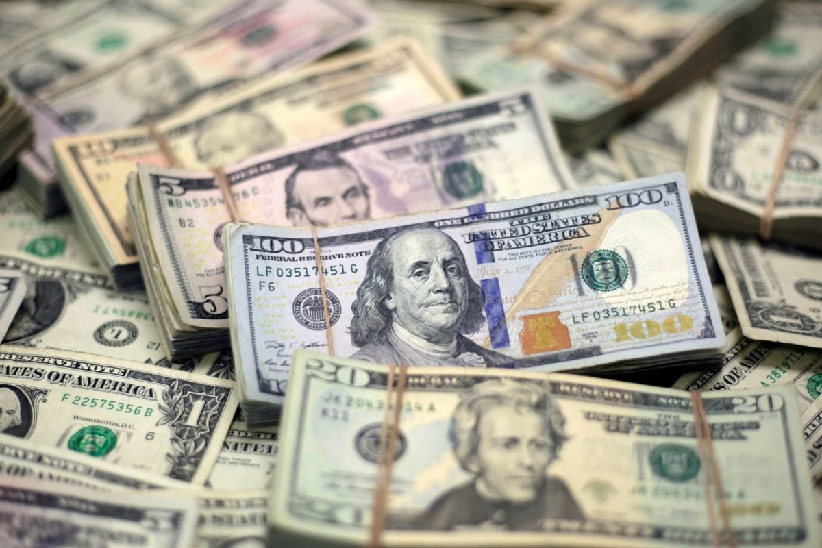 US stock markets hit record highs in 2025 despite tariffs and AI concerns, with analysts forecasting continued growth into 2026,