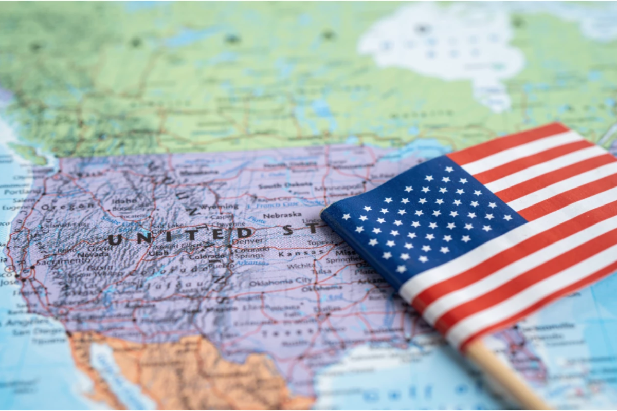 U.S. third‑quarter growth unexpectedly surged, propelled by consumer spending, while consumer confidence weakened in December amid inflation and economic worries.