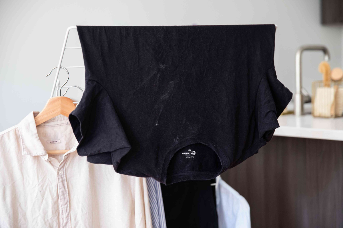 How to remove deodorant stains from black clothes using simple home items. Learn about vinegar, lemon juice, and professional cleaning tips for dark garments.