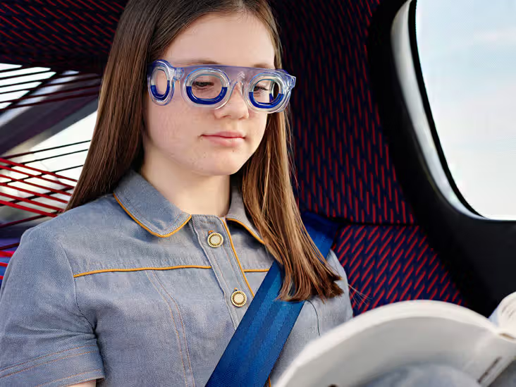 How to prevent motion sickness in a bus or car. Learn where to look and where to sit to avoid nausea. Practical advice for travelers on cars, buses, and trains.