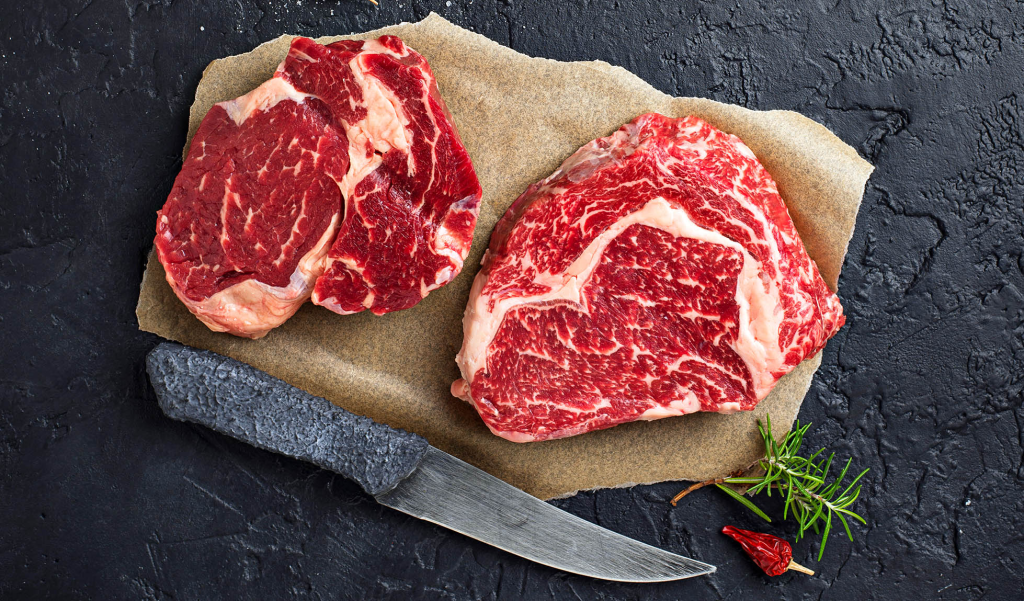 Washing meat after buying in US stores 2026: learn why rinsing poultry or beef spreads bacteria and how to safely handle packaged food in your modern kitchen.
