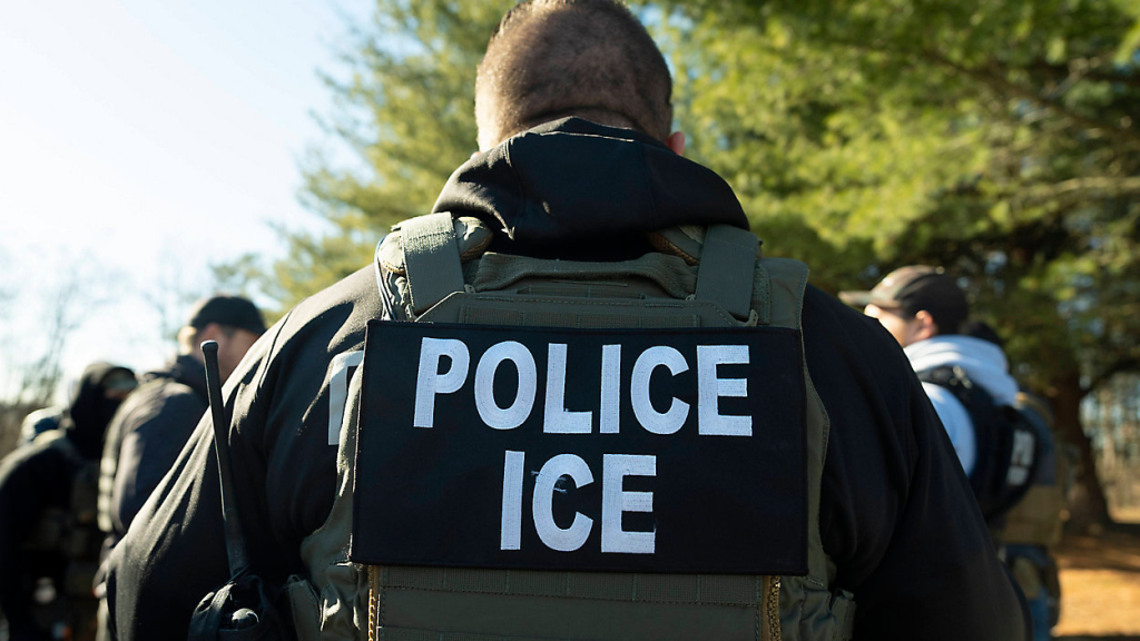 ICE memo allows officers to enter homes without judicial warrants during deportation, affecting thousands and raising constitutional concerns.