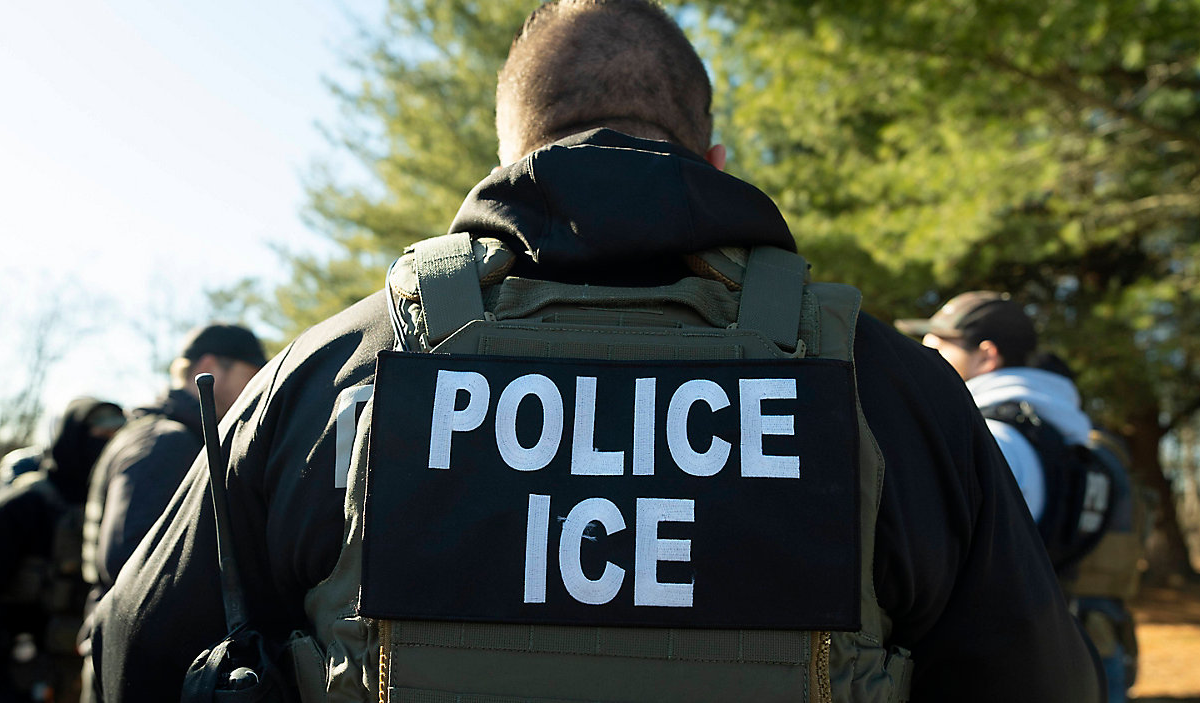 ICE memo allows officers to enter homes without judicial warrants during deportation, affecting thousands and raising constitutional concerns.