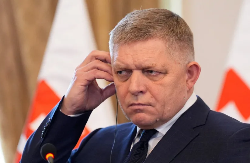 Ukraine condemns Hungary and Slovakia for energy ‘blackmail’ as Russia renews strikes; Kyiv calls for new peace talks amid ongoing attacks and tensions.