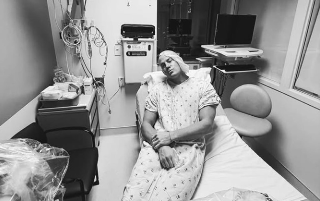 Channing Tatum hospitalized and shares ward photo, fans express concern. Actor’s health update follows major weight changes for recent film roles.