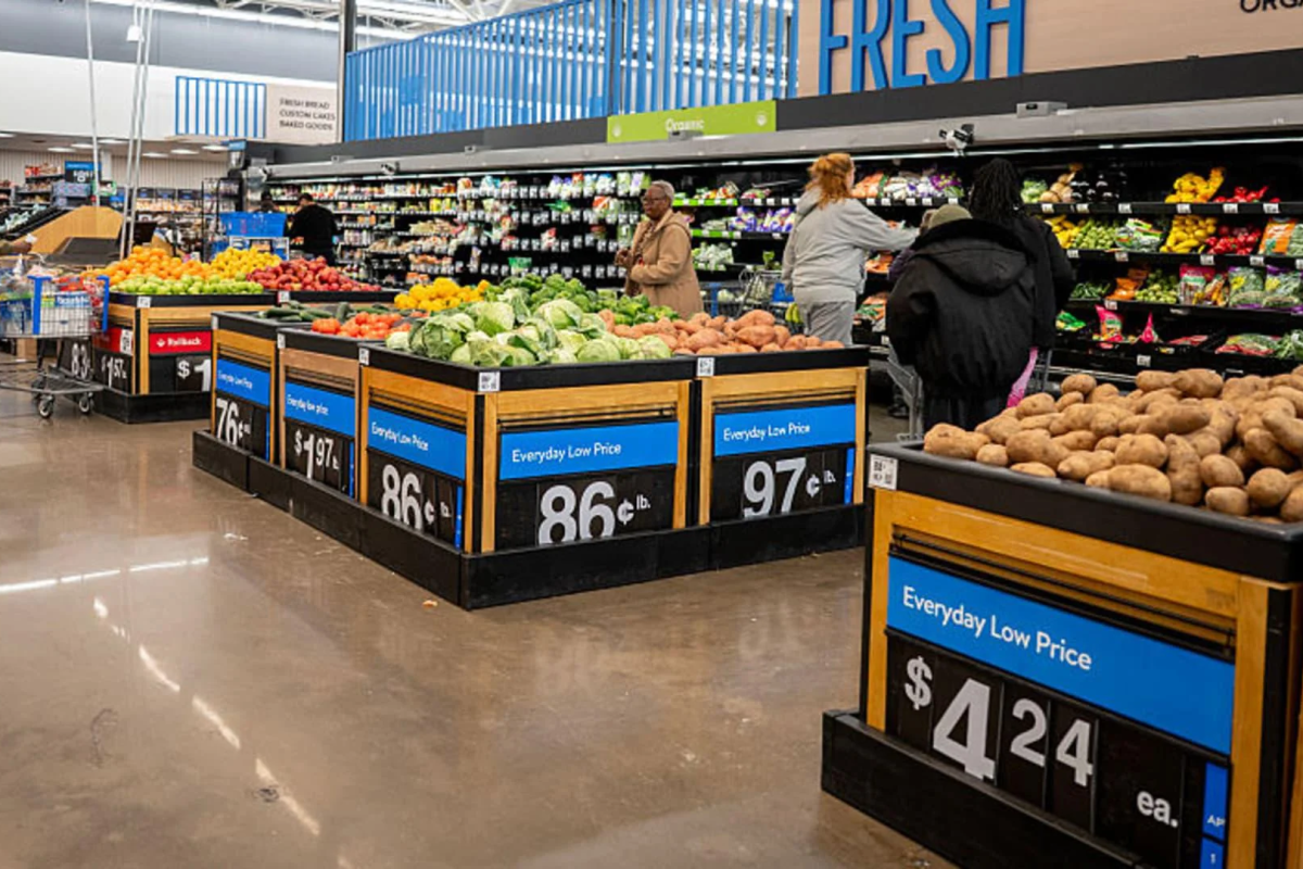 January CPI forecasted at 2.5%, reflecting stable prices since May 2025. Analysts suggest a potential Fed rate cut amid moderating inflation pressures.