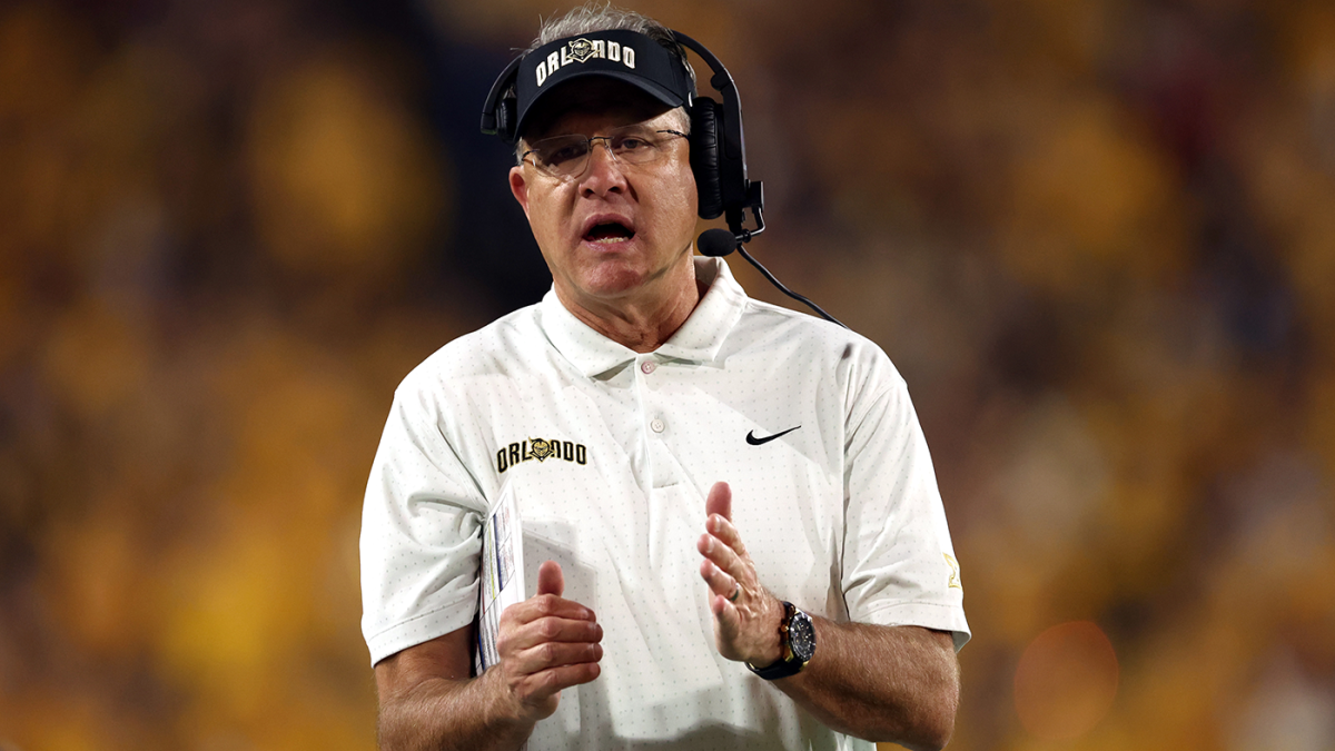 Gus Malzahn retires from Florida State after 35 years; Tim Harris promoted to offensive coordinator as Seminoles lead ACC in offense and set records.