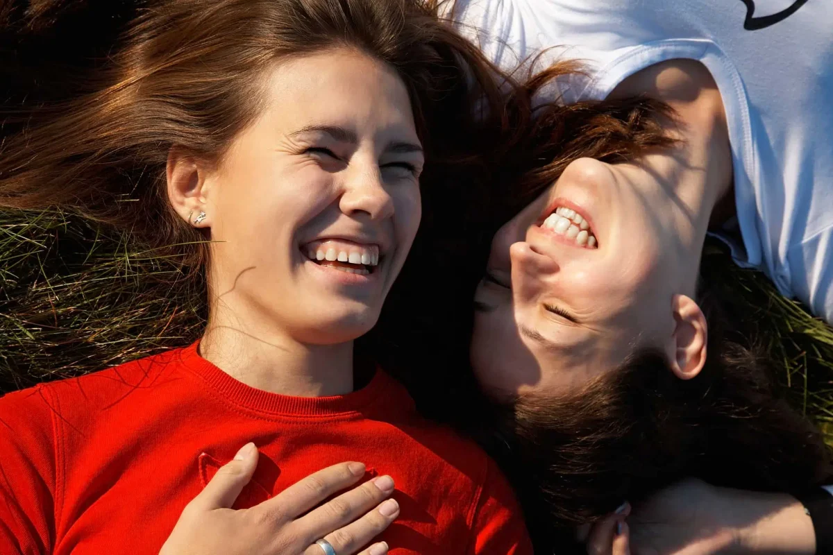 Funny 8 March greetings for a friend: original prose, hilarious wishes, and motivational ideas for 2026. Discover how to greet your bestie with wit and style.