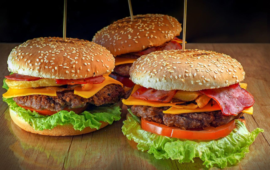 How to cook a juicy burger with a gluten-free bun at home in 15 minutes. High-protein recipe with milk powder buns, cottage cheese, and fresh vegetables for health.