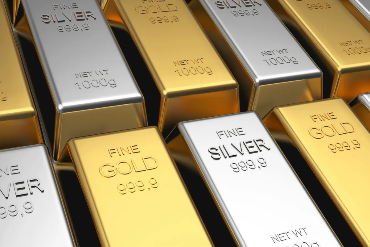 Gold and silver prices plunge as Iran war fears and inflation risks trigger global sell-off across commodities, stocks, and ETFs.