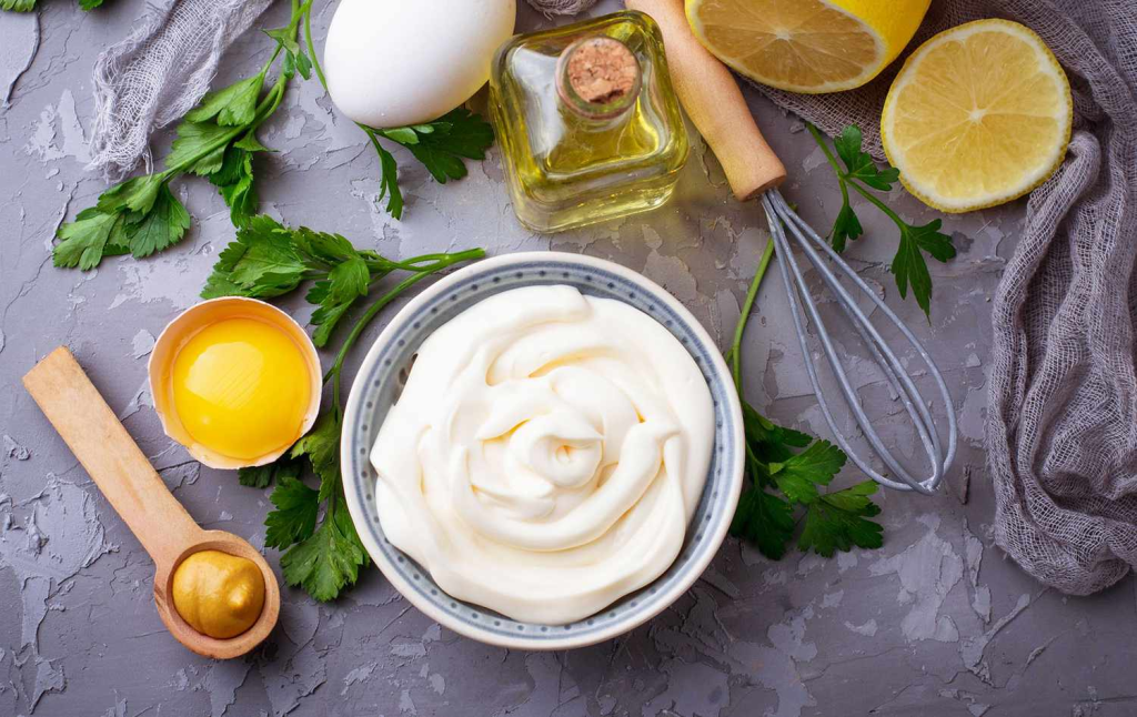 How to make homemade mayonnaise: Essential life hacks for a healthy lifestyle including oil selection and storage tips for the best results.