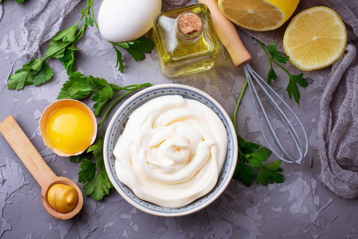 How to make homemade mayonnaise: Essential life hacks for a healthy lifestyle including oil selection and storage tips for the best results.