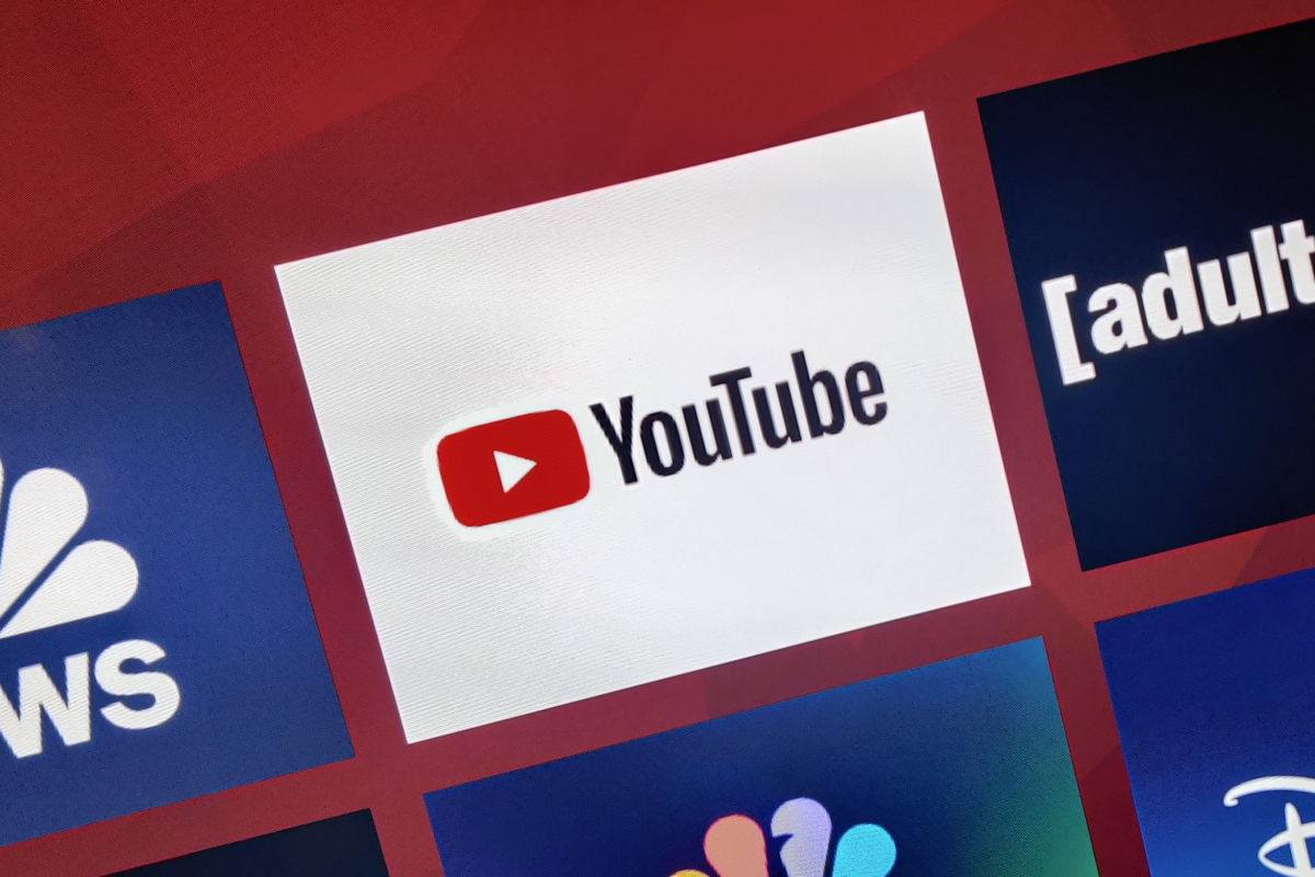 YouTube launches 30-second unskippable TV ads with AI optimization for connected TVs, rolling out March 2026 to enhance ad reach and viewer targeting.