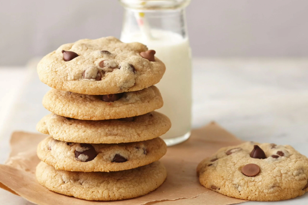 Bake perfect chocolate chip cookies at home — choose chewy or crispy. Classic recipe with expert tips on butter, sugar, and baking science.