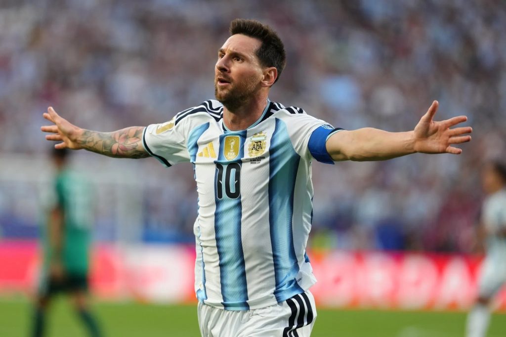 Messi World Cup hat trick powers Argentina past Algeria 3-0 as Lionel Messi ties Miroslav Klose’s 16-goal record.