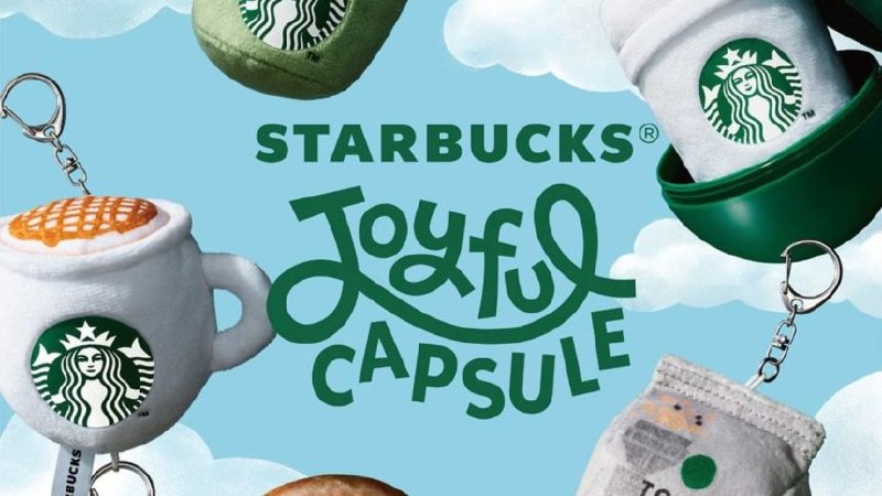 Starbucks Joyful Capsule 2026 costs 880 yen and includes 1 of 5 random plush keychains inspired by coffee, matcha and doughnuts.